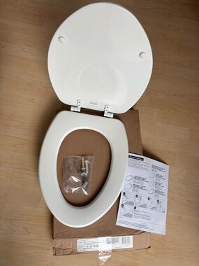 Brand New , American Standard Classic White Elongated Toilet Seat with Hardware